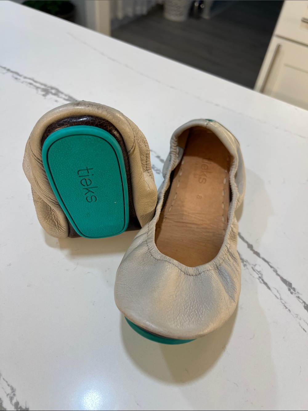 Tieks by Gavriell TaupeTan Ballet Flats with Teal Sole Foldable Women’s size 8